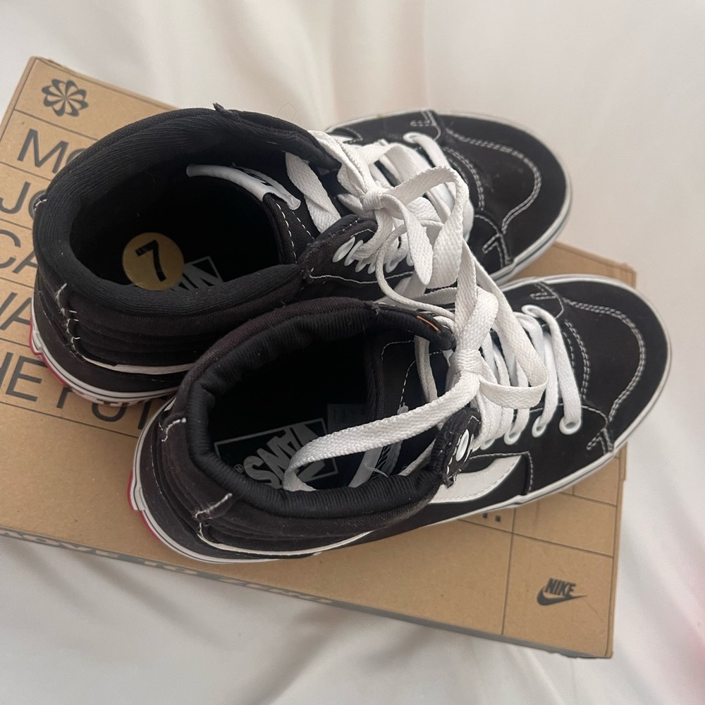 Black Hight Top Vans 🖤 - Picture 3 of 5